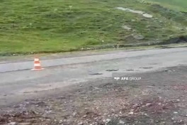 Daşkəsəndə sel suları yol çökməsinə səbəb olub - FOTOLENT