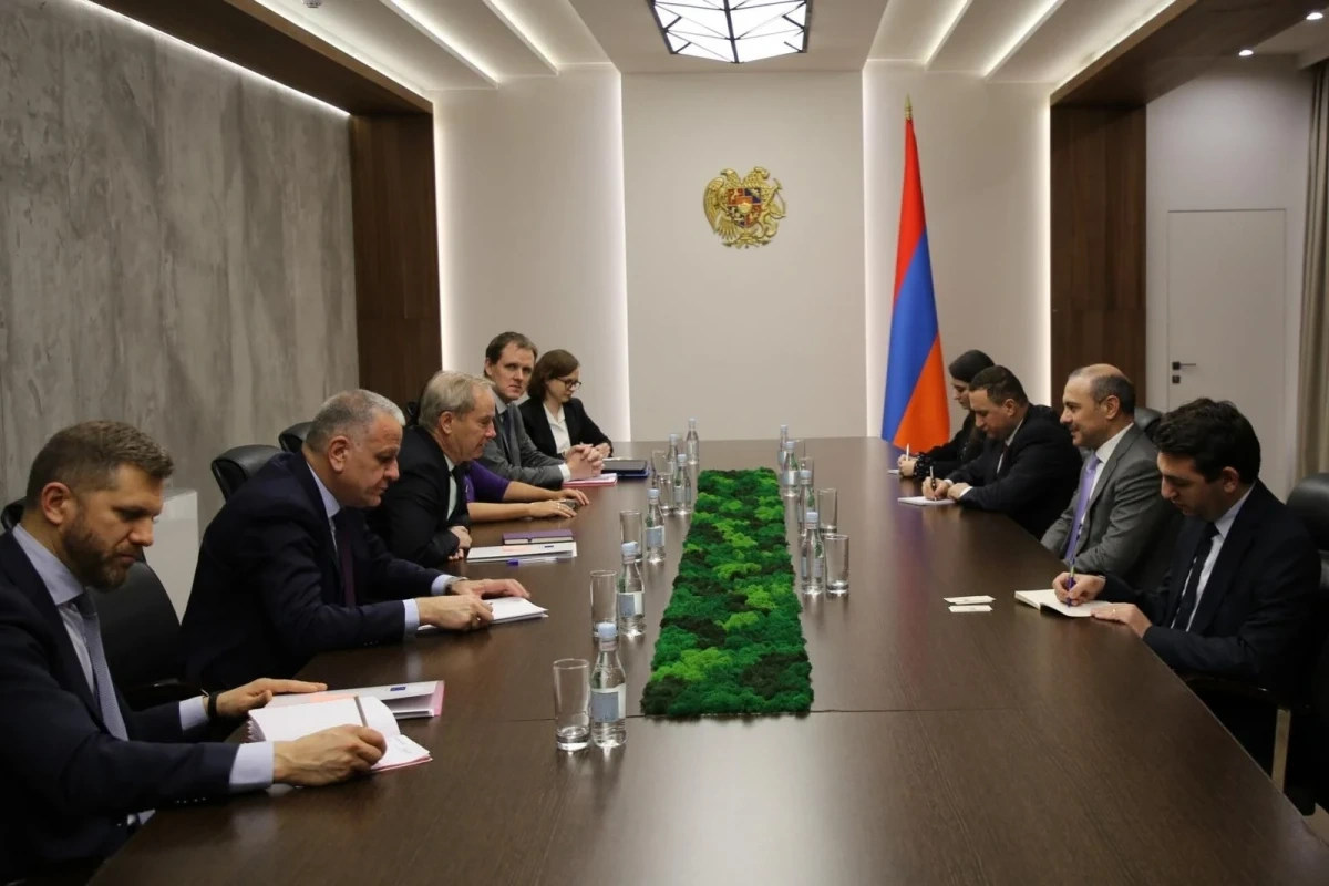 Armen Qriqoryan regional infrastrukturun inkişafı üzrə layihələri Aİ rəsmisinə təqdim edib