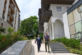 Prezident Şuşanın Qarabağ küçəsində həyata keçirilmiş işlərlə tanış olub