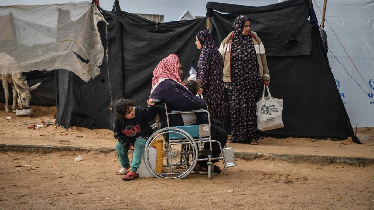 Rəfaha sığınan qəzzalılar...  - Fotolar