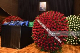 Nəriman Həsənzadə ilə vida mərasimi keçirilir, Prezident və Birinci vitse-prezident əklil göndərib - FOTO - YENİLƏNİB