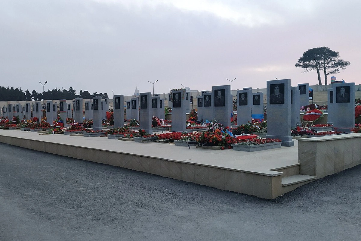 Vətən müharibəsinin ildönümü ilə əlaqədar Hərbi Memorial Məzarlığa ziyarət başlayıb