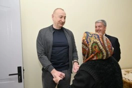 Prezident İlham Əliyev Şuşanın Böyük Qaladərəsi kəndində görülən işlərlə tanış olub, sakinlərlə görüşüb - FOTO
