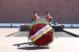 Ceyhun Bayramov Moskvada "Naməlum əsgər" məzarını ziyarət edib - FOTO
