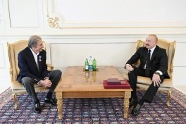 Prezident İlham Əliyev Fərhad Xəlilova “İstiqlal” ordenini təqdim edib - YENİLƏNİB