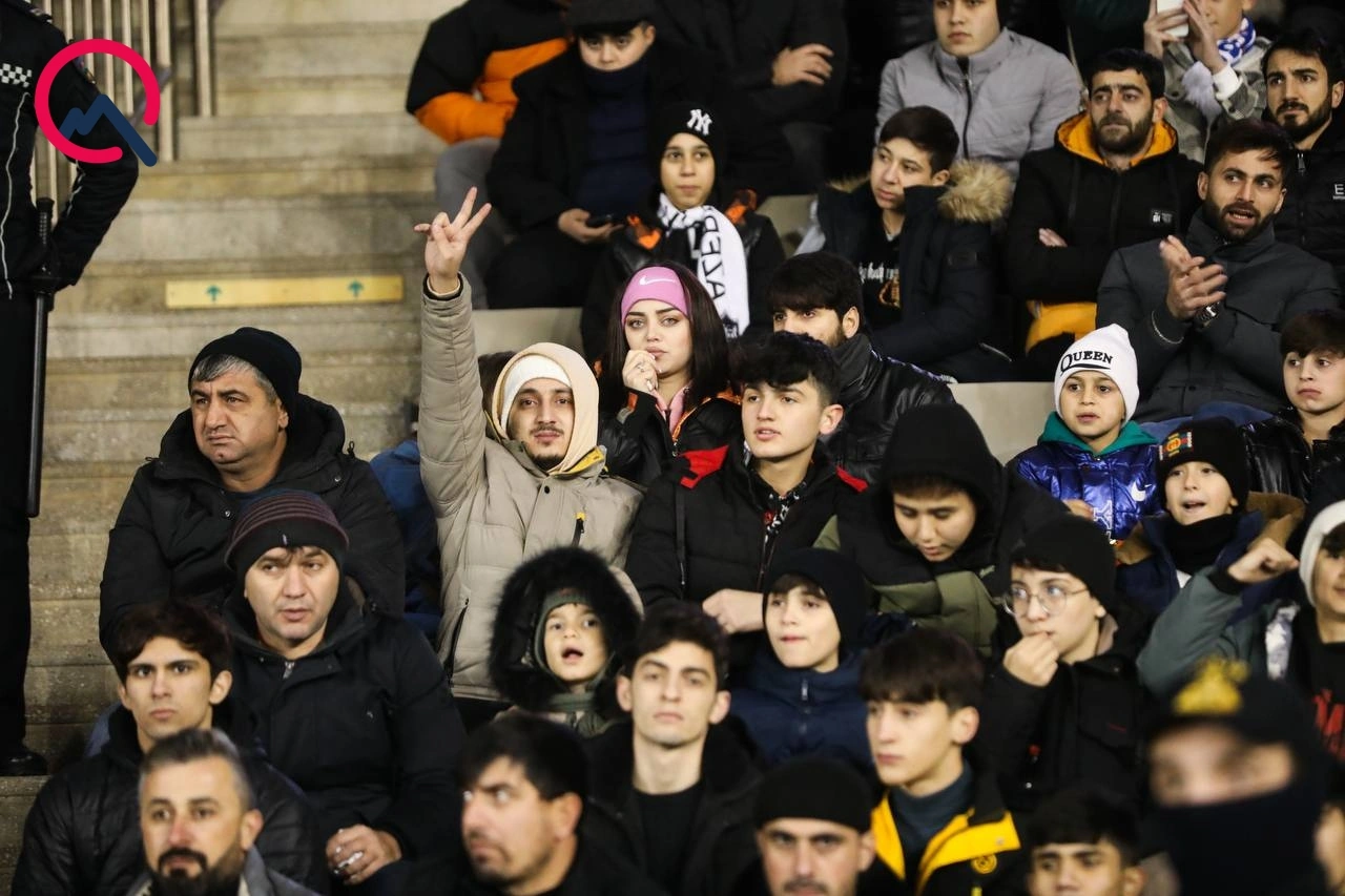 44-lər zəfər qazandırır...
- Fotosessiya