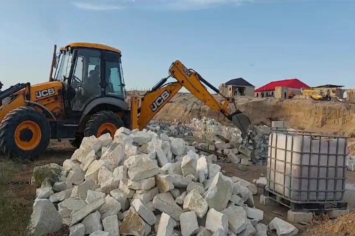 FHN tərəfindən qanunsuz tikililər sökülüb - FOTO - VİDEO