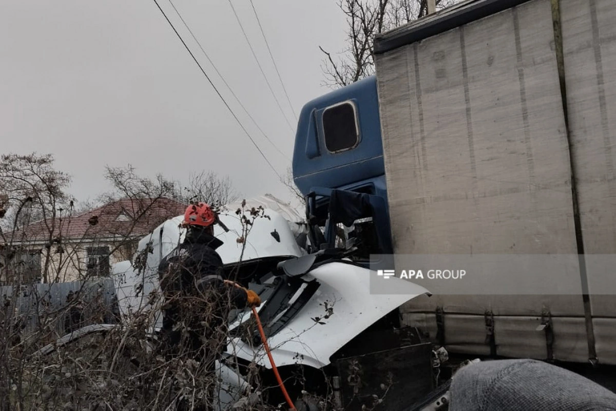Xaçmazda TIR-la "Mercedes" toqquşub, ölən və xəsarət alanlar var - FOTO - YENİLƏNİB-1