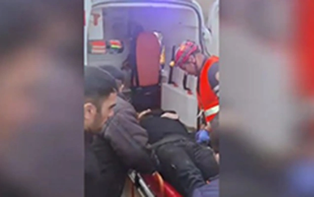 İki “Mercedes” toqquşdu, sürücü xilas edildi  - Video