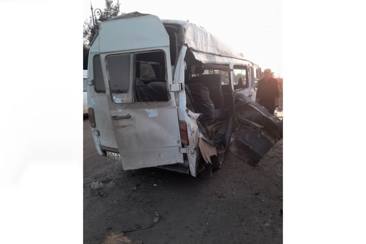 Salyanda yük maşını ilə mikroavtobus toqquşub, 11 nəfər xəsarət alıb - FOTO - YENİLƏNİB
