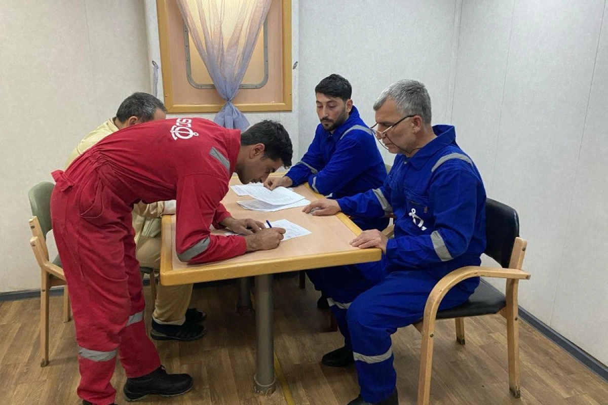 Xarici sularda üzən dənizçilər seçkilərdə iştirak ediblər - FOTO