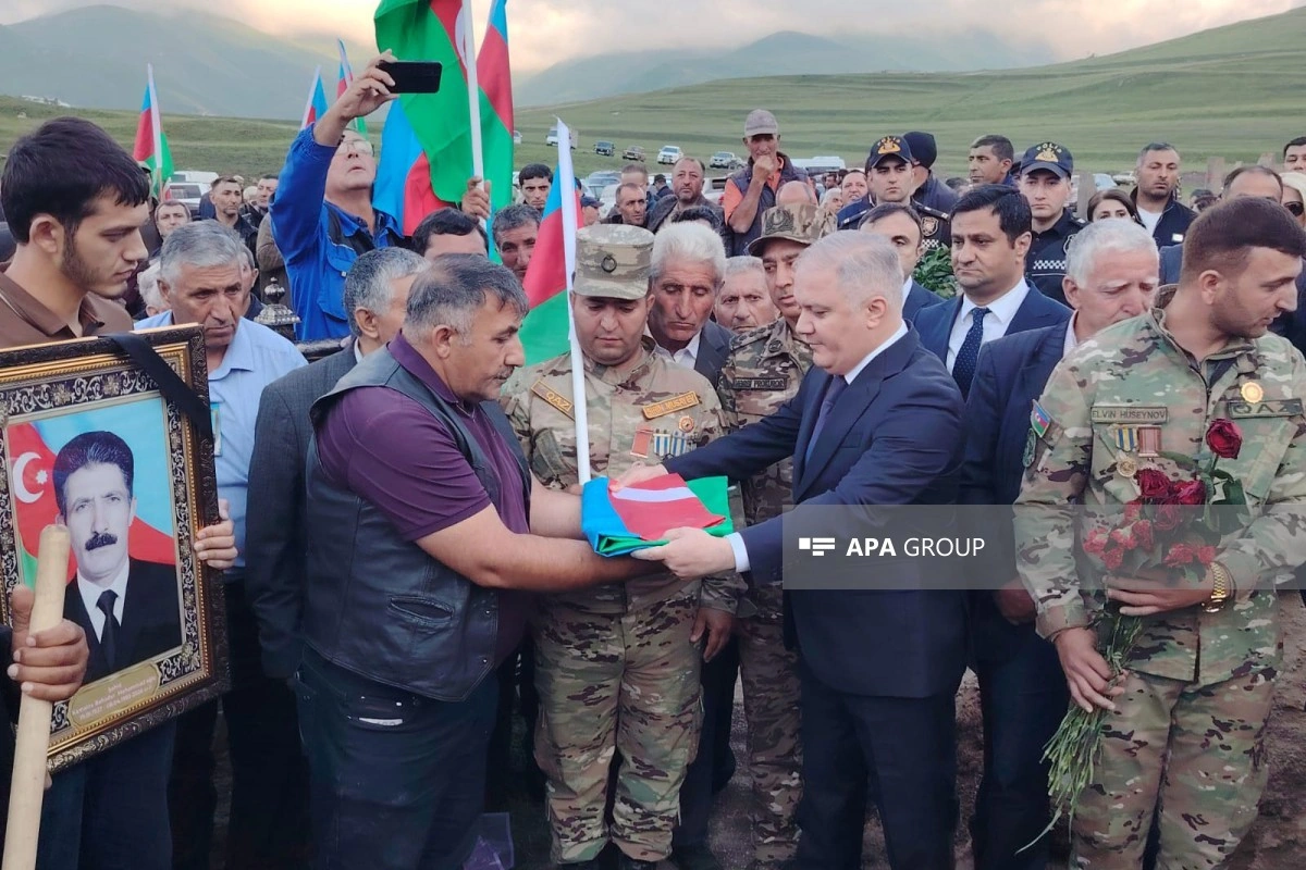 Birinci Qarabağ müharibəsi şəhidi Bahadur Kamalovun qalıqları Kəlbəcərdə dəfn olunub - FOTO