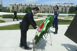 Türkmənistan Prezidenti Zəfər parkını ziyarət edib - FOTO