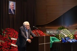 Nəriman Həsənzadə ilə vida mərasimi keçirilir, Prezident və Birinci vitse-prezident əklil göndərib - FOTO - YENİLƏNİB