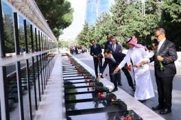 Baş prokuror İƏT Baş katibi ilə görüşüb