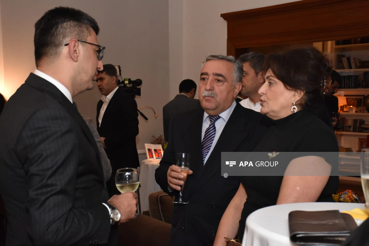 Müasir Azərbaycan və İtaliya şeirlərindən ibarət toplunun təqdimatı keçirilib - FOTO