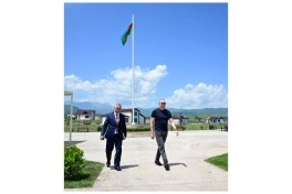 Prezident Xocalıda hərbçilər üçün nəzərdə tutulan fərdi evlərdə yaradılmış şəraitlə tanış olub - FOTO