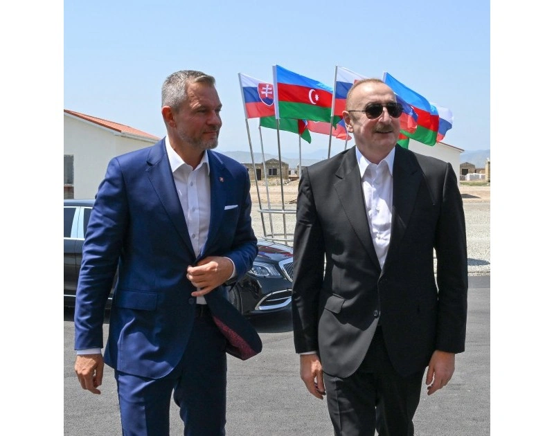Azərbaycan və Slovakiya prezidentləri Ağdamın Baş Qərvənd kəndində görülən işlərlə tanış olublar, məktəbin təməli qoyulub - FOTO