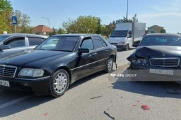 Qubada iki avtomobil toqquşub