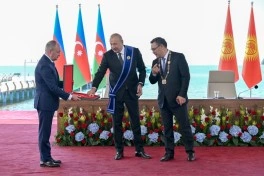 Azərbaycan və Qırğızıstan prezidentlərinin təltifolunma mərasimi keçirilib - FOTO