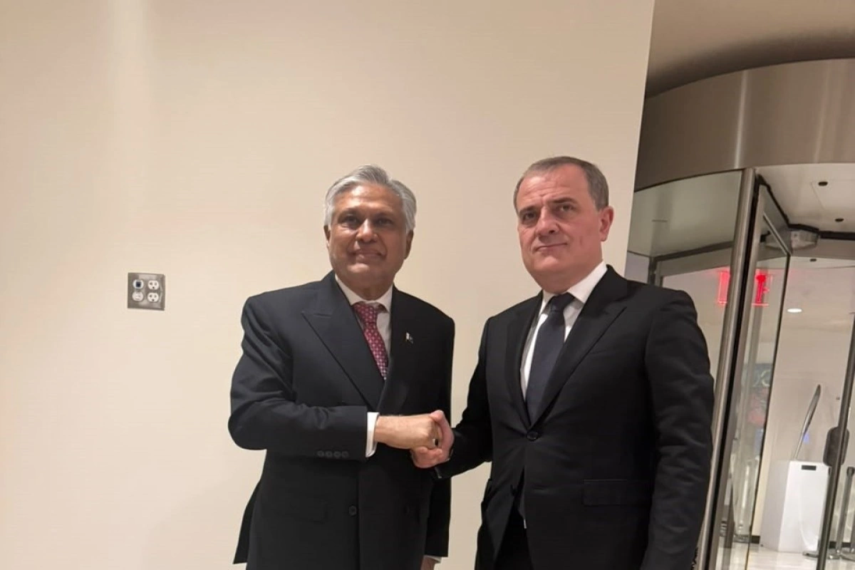 Azərbaycan-Pakistan XİN rəhbərləri iki ölkə arasındakı strateji tərəfdaşlığı nəzərdən keçirib